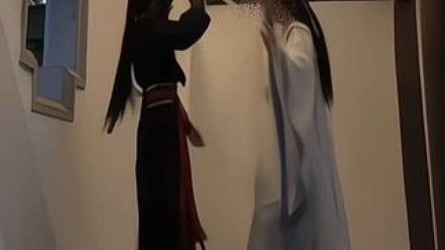 其实两个人已经笑疯了 蓝二哒哒