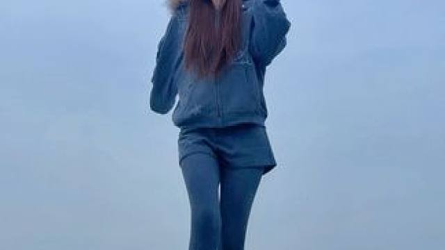 小皮裙 大波浪意想不到的组合出现了!!