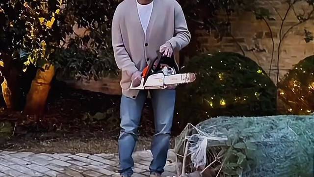 贝克汉姆亲自伐树置办圣诞树，氛围感拉满