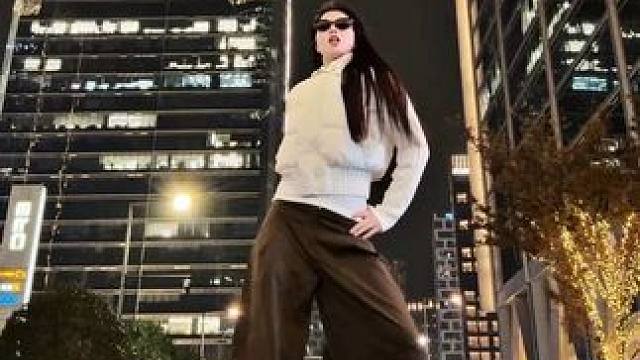 没有不like这个满分女的义务！！！！ 谁懂黑t运动裤的练习室杀伤力