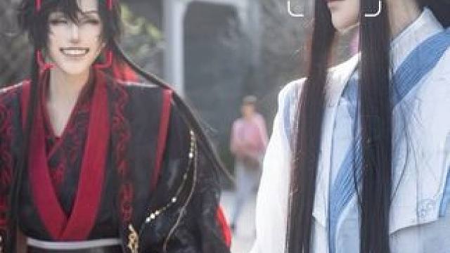 笑的像傻子.
