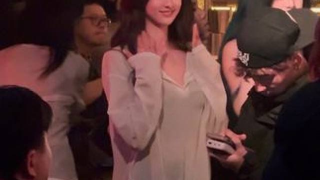 抓到一只偷偷跟跳的小狗