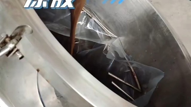 喷涂、印刷、油墨、涂胶等行业都在用的一款设备~杰兴环保溶剂回收机，它能为您解决危废处理不达标问题，还