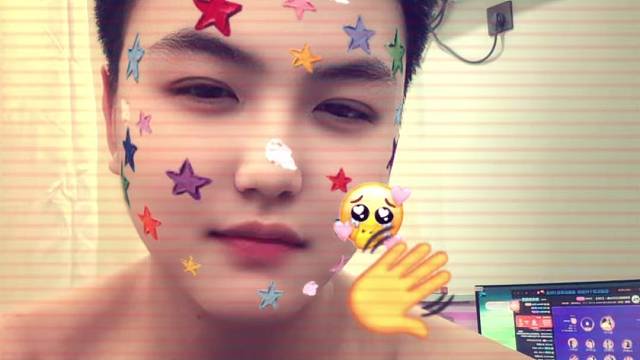 声音不好听只能色诱了