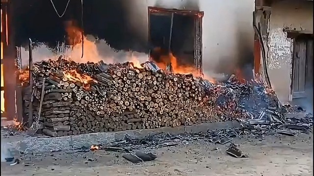 这样多腊肉都烧光了，心痛，吸取教训啊！