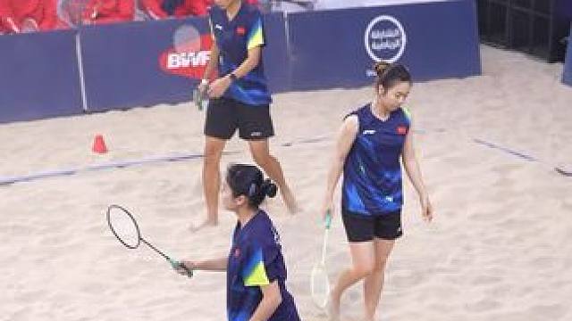 约上好友，来沙滩打一场酣畅淋漓的羽毛球️