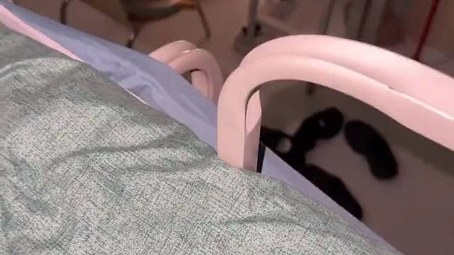 我反正闻着不臭，早知道女生宿舍那么好玩，我就不住男生宿舍了