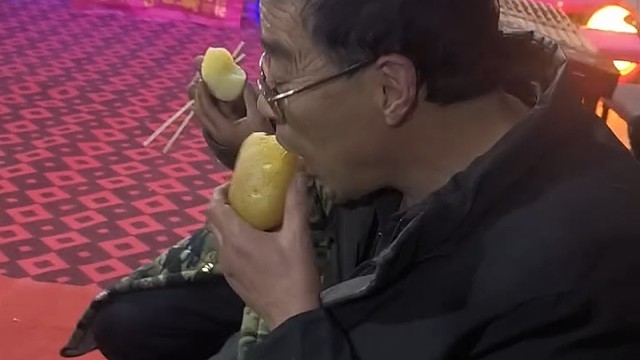 喝茶吃洋芋，真香[捂脸]