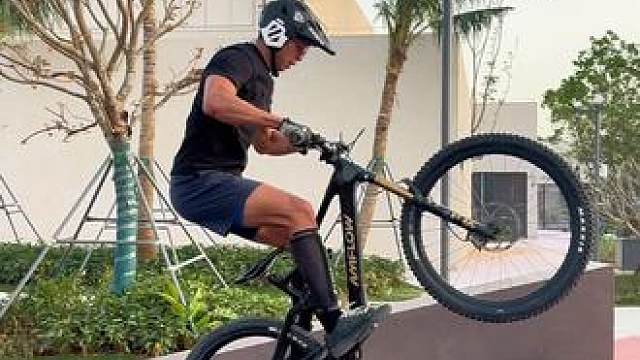 山地车台阶挑战：你能闯到第几关？ 从推行到飞跃，每一关都是对实力的精准校验。