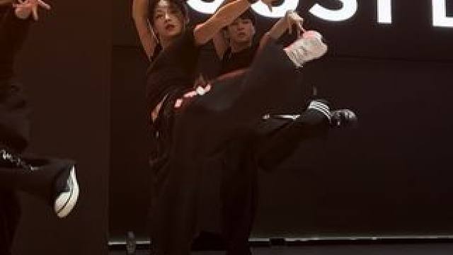 以我的专业来看 我觉得 噗噗应该剪刘海