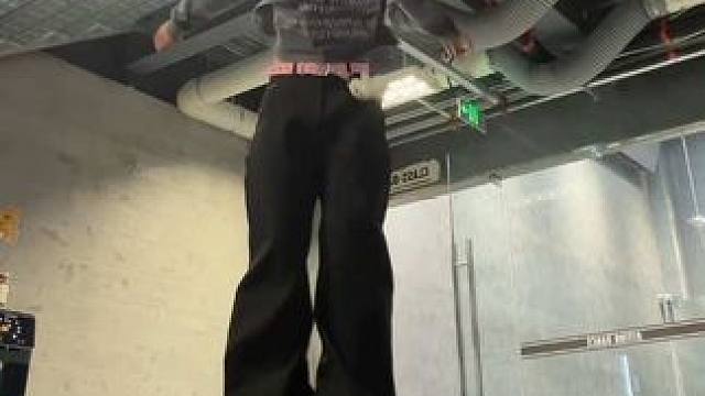 刚学hiphop第一个跳的就是这个！！ 此封面真的搞笑死了 #