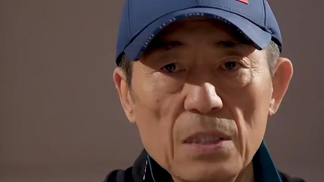 “不愧是张艺谋千挑万选的女孩，像不像初恋时的你”