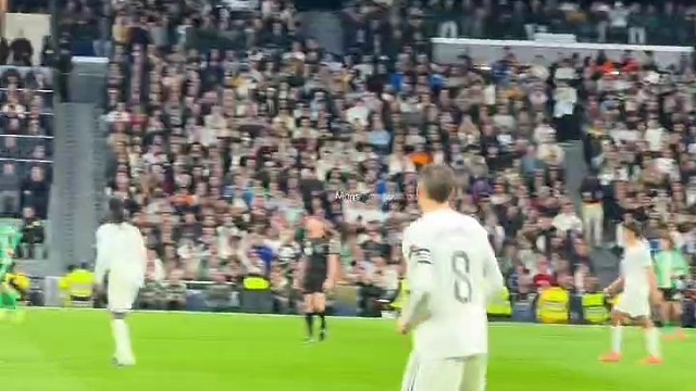 凌空式的抽射破门