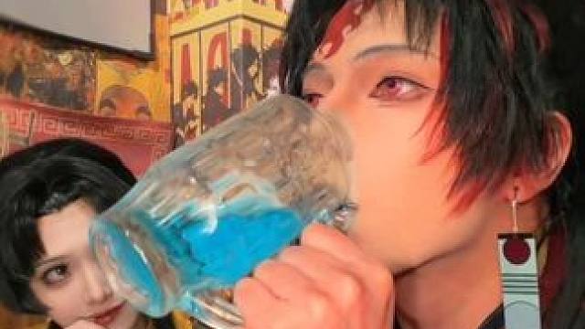 红的斑纹又深了一点