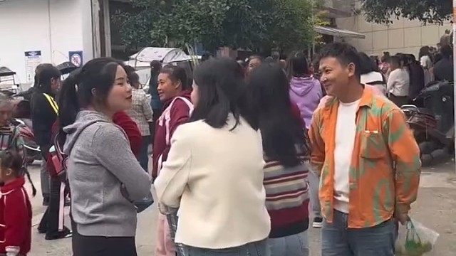 舌战群妇，以一敌三[捂脸]