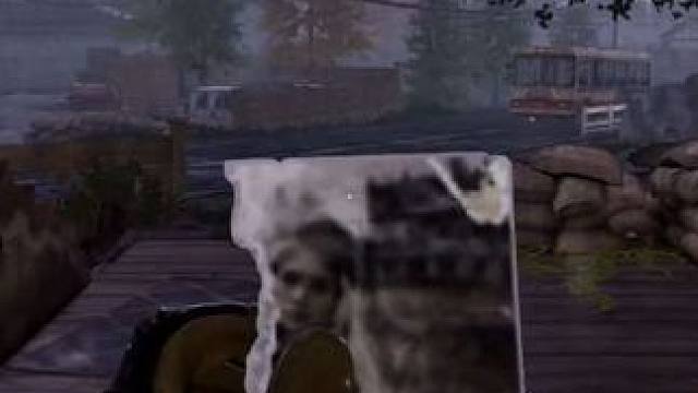 “被撕去的另一半，是她的过往”