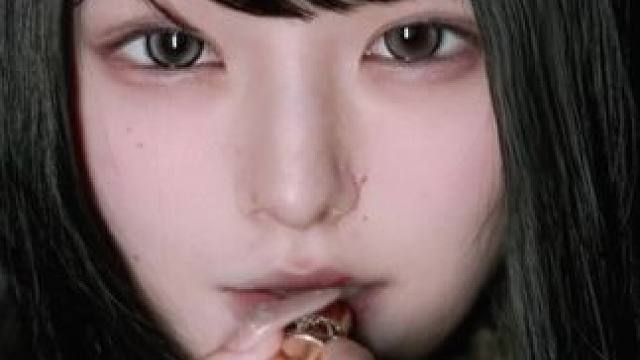 你满脸厌恶的求我放过你的时候我想起你曾小心翼翼地问我会不会离开你 yc: