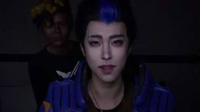 注意，视频里有两个人