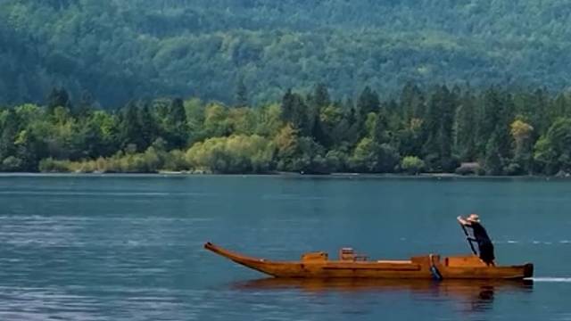 渡船无人，唯有水波反复练习离别的手势