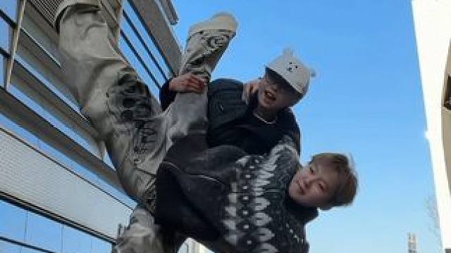 没错依旧是两个可爱的女孩子的武魂融合技！