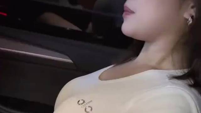 她这是咋了？