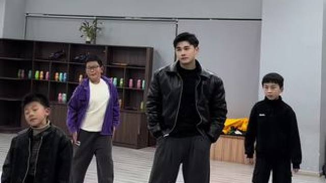 抱一抱呀个抱一抱 交作业啦