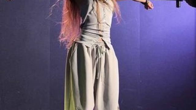 在拥抱的季节，幸福会像️一样安稳地靠在肩膀上