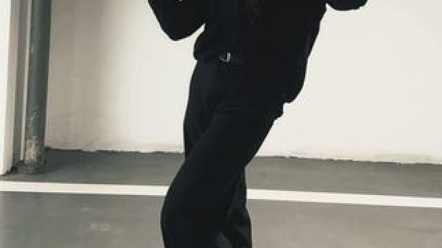 才发现手上扫了一坨纸