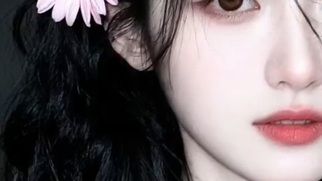 我一定要成为一个拜金恶毒爱慕虚荣好吃懒做但非常漂亮的小女孩