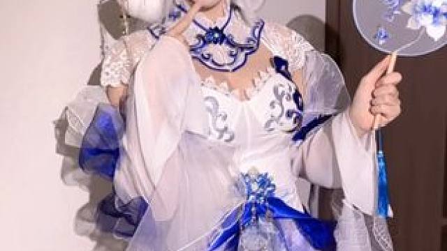 不知道大家在说什么，不过反耳呢，我这个身材很曼妙 我的肩背很挺拔 腹肌很紧实 腰线很利落 长得很亮眼