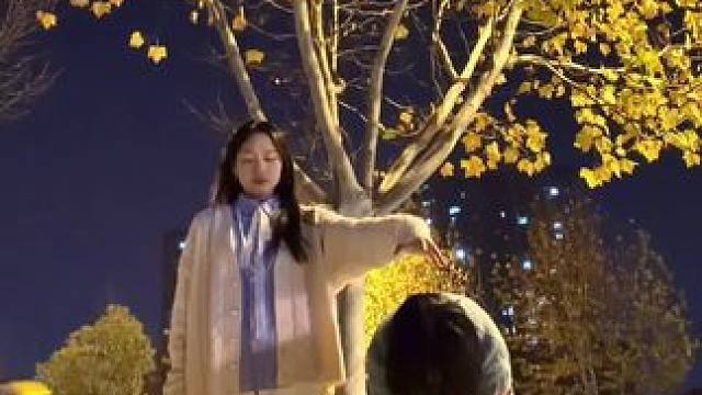 大冒险输了可以尝试到街上带耳机跳