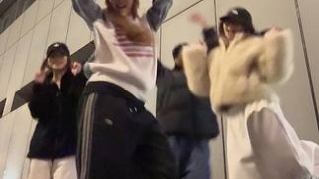 好开心的舞蹈，嘴角不由自主的上扬