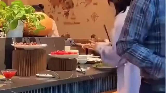 没想到她是这个反应，大哥连道歉都不说了