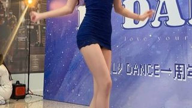 啊啊啊她对我笑诶！！！