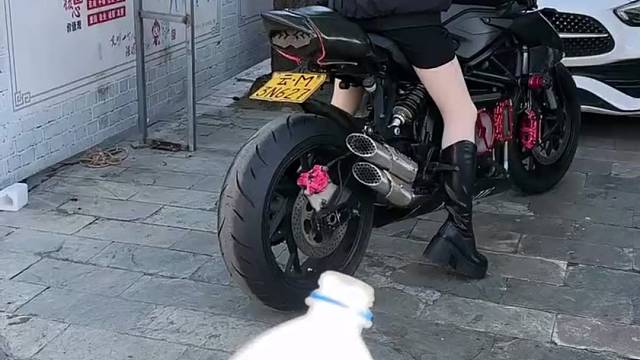 我能上你的摩托吗