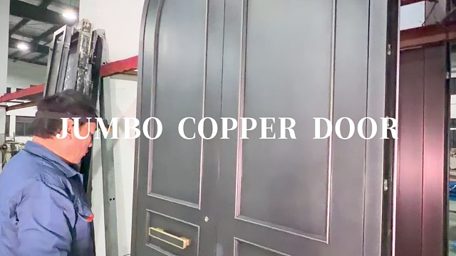 暗调鎏金圆弧门，复古优雅美学#中宝天一铜门 #别墅门 #铜门 #上海