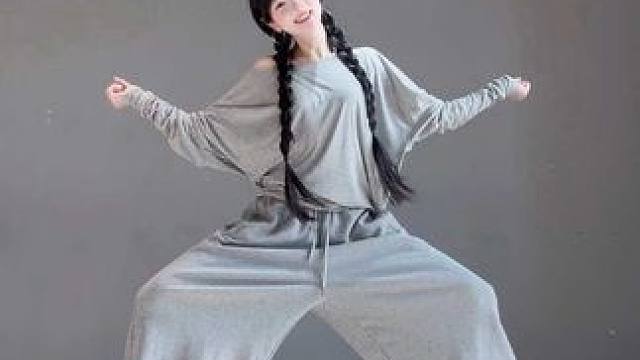 灰色穿搭的含金量还在上升