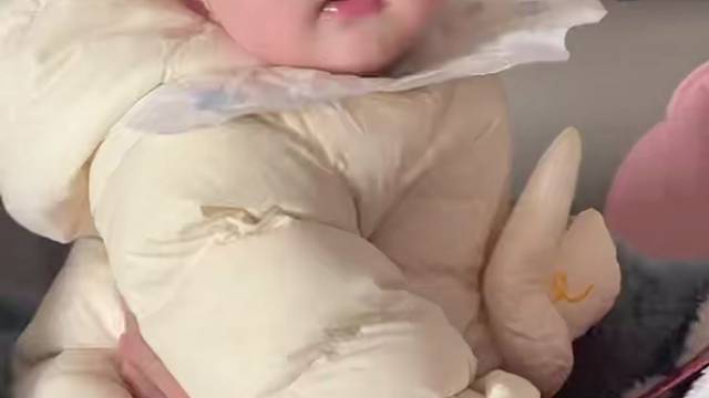 笑着笑着就拉臭臭的宝宝#人类幼崽#萌娃#女儿