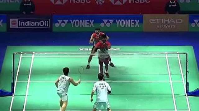 印度公开赛次轮，梁王组合梁伟铿/王昶迎战东道主组合哈里哈兰/阿琼，凭借默契配合与凌厉攻势，两局均以21-15稳稳拿下，29分钟速胜晋级男双8强。状态持续回升！加油梁王！ ​​​