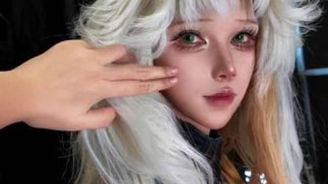 让你看看coser的妆有多厚