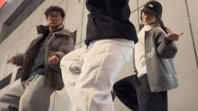 这个舞蹈可以拉着好朋友试试