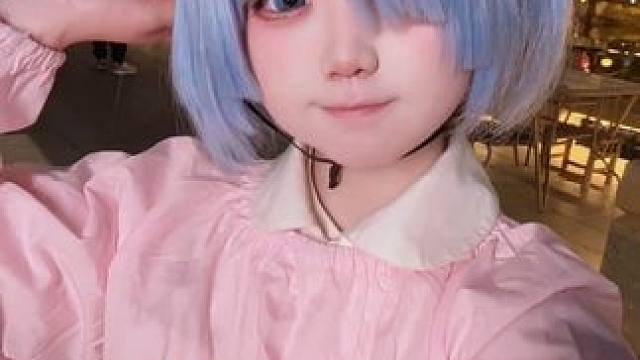 现在世界末日来了摆在你眼前的有吮指原味鸡麦辣鸡翅麦当劳薯条 还有一个萌萌的我 你只能带走一个你选谁#