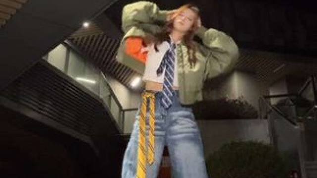 不知道 反正我的身材很曼妙