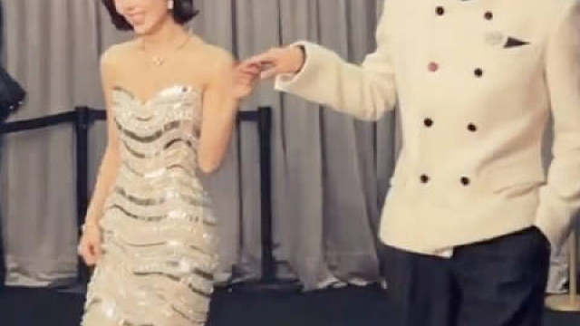 龙麦cp超甜啊，第一次看见赵今麦对男演员那么主动，他们俩对视又互相笑，谁懂，赵今麦和宋威龙好有夫妻相