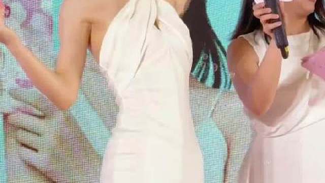 赵今麦少女感满满的时期也就前两年麦麦确实长大了  ​​​