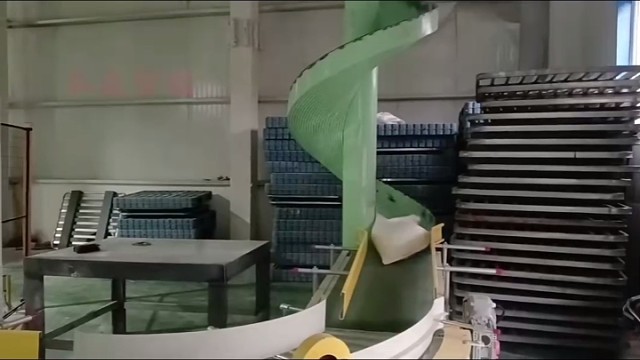 面粉袋，机器人扛
堆得稳，码得靓
不偷懒，不放假
省成本，效率炸
面粉厂升级，就选它！#面粉码垛机#