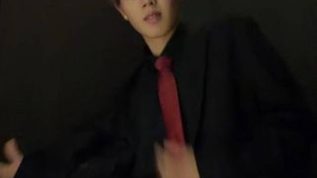 红色领带好喜欢