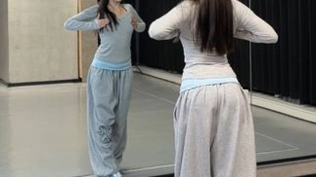 这个版本的短裙也好喜欢！学了变装拍！