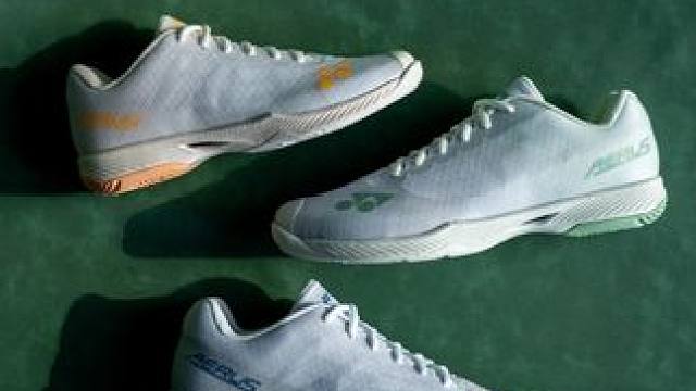 YONEX「超轻5代」AERUS Z2 新色开箱 星移斗转，四季轮回，新色又见新色。超轻5代 AER