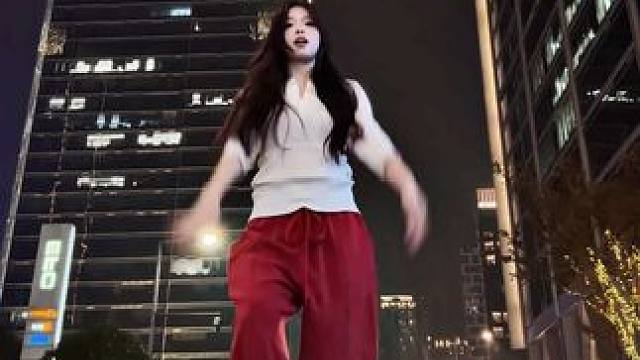 无缝衔接的两版短裙漂亮舞